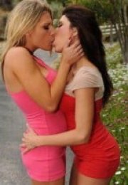 Lesbian Kissing izle